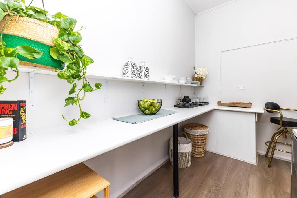 Location & Budget - Great Affordable Bondi Apartment